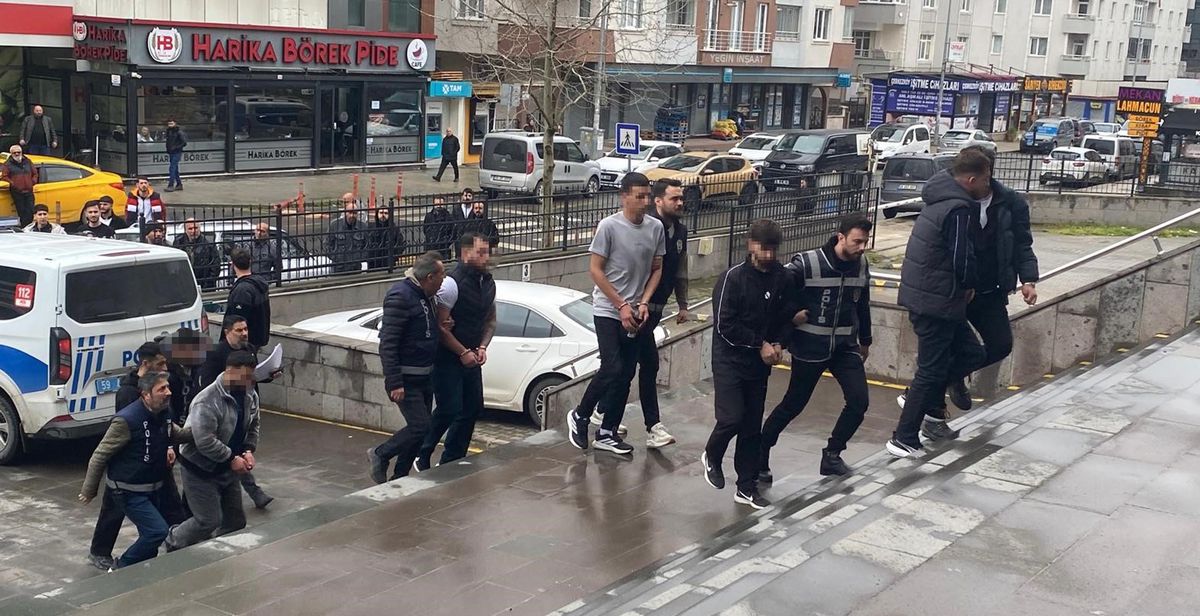 Banka hesabını kiraladığı kişilere ulaşamayınca arkadaşlarını kaçırıp darbettirdi