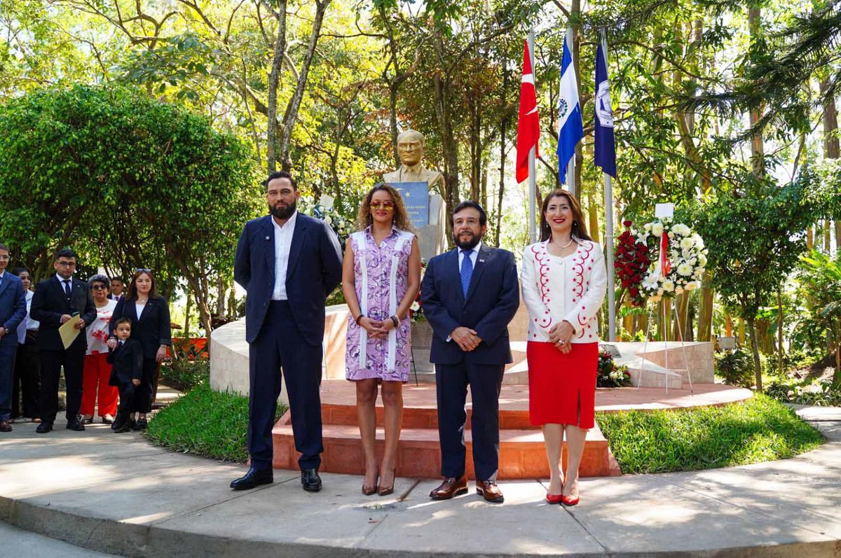 El Salvador'da 'Türkiye Parkı' açıldı
