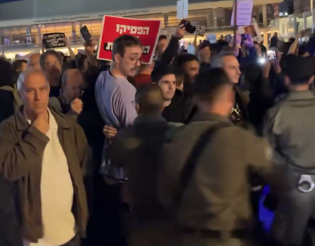 tel aviv de savas karsiti protestoya polis 19696423 316 m