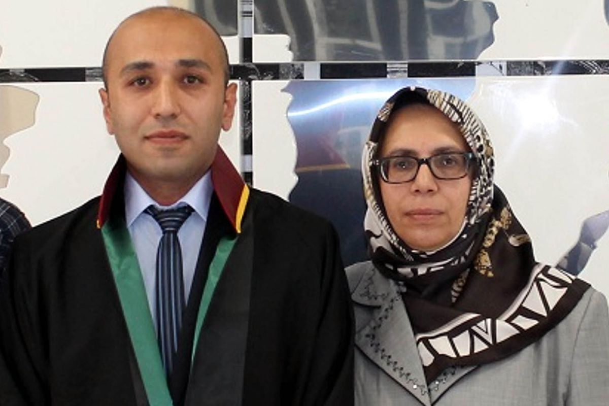Tek bir pişmanlık belirtisi göstermedi! Annesini döve döve öldüren avukatın cezası belli oldu