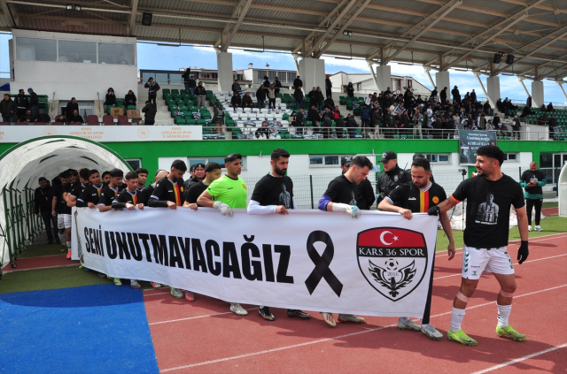 Kars 36 Spor почтила память Кубилая Кана Кундакчы, погибшего в результате вооруженного нападения