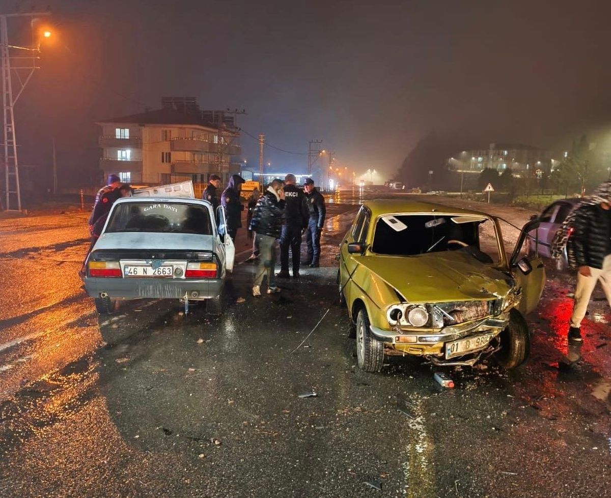 Tünelde faciadan dönüldü, üniversite yolunda kaza: 2 yaralı
