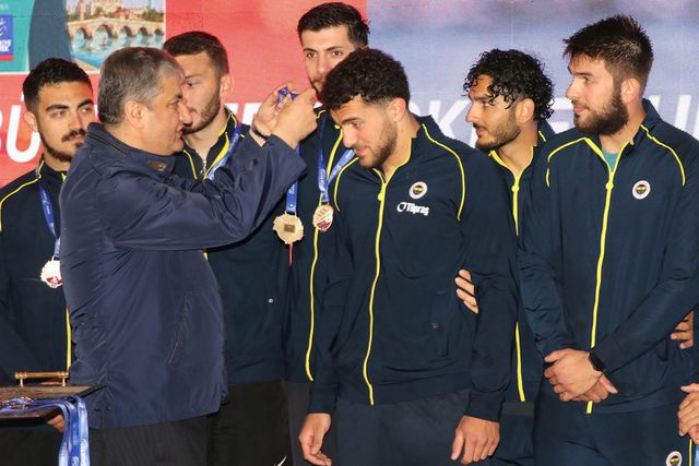 Fenerbahçe is first in the Turkey Cup Rowing Championships.
