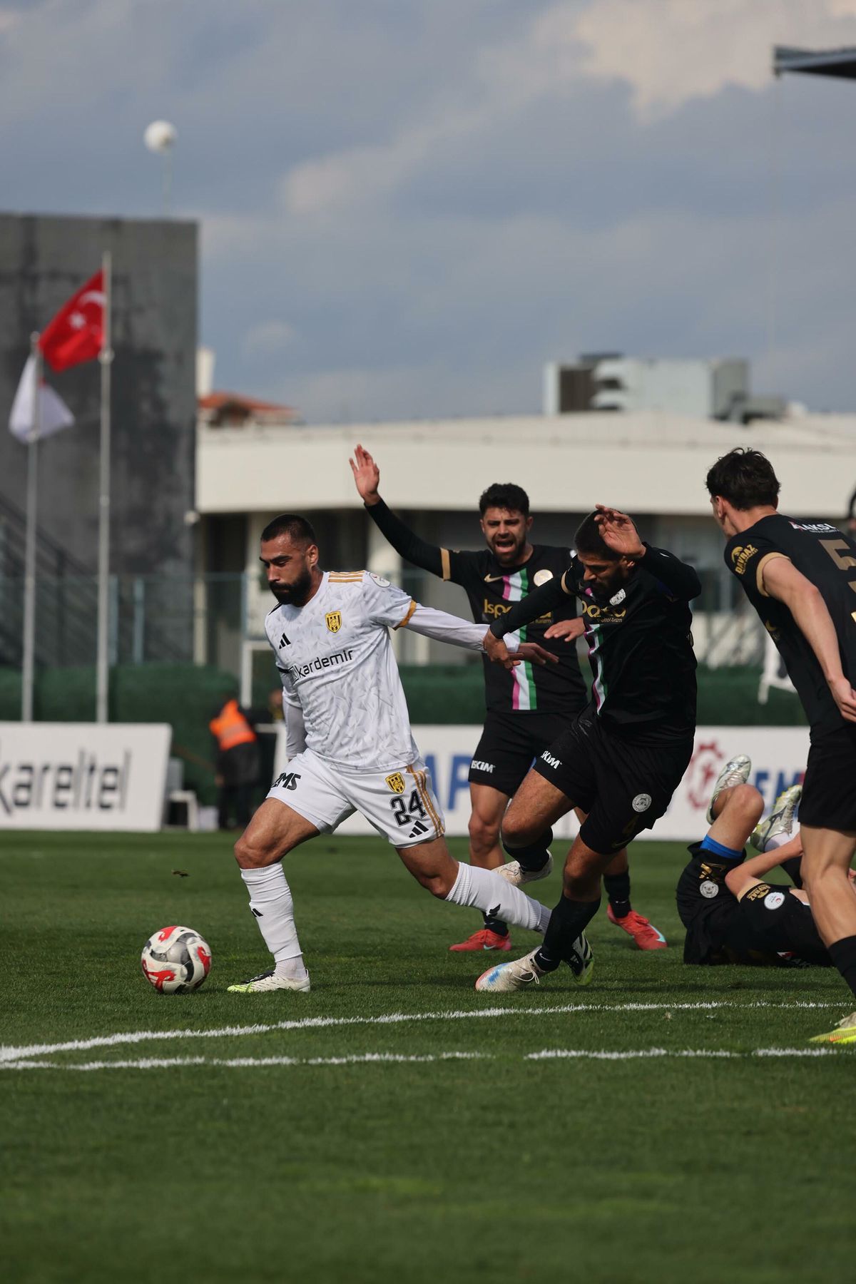 Aliağa Futbol Şok Yaşadı: Isparta 32 Spor'a 5-1 Mağlup Oldu