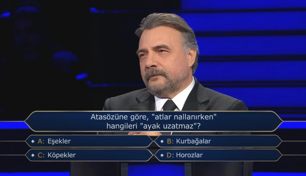 Atasözüne göre, "atlar nallanırken" hangileri "ayak uzatmaz"?