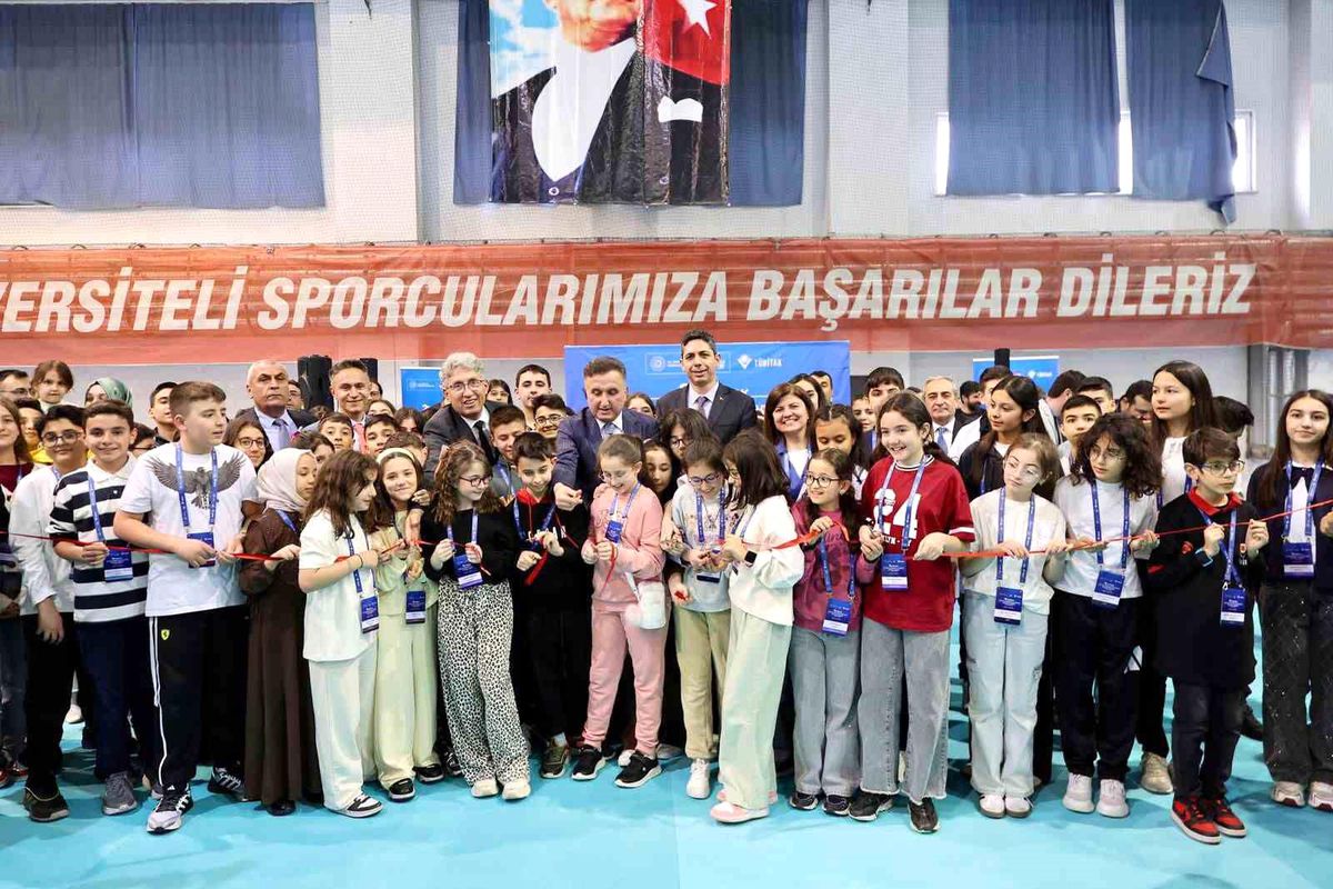 ERÜ'de 20. TÜBİTAK Ortaokul Öğrencileri Araştırma Projeleri Kayseri Bölge Yarışması Sergisi açıldı