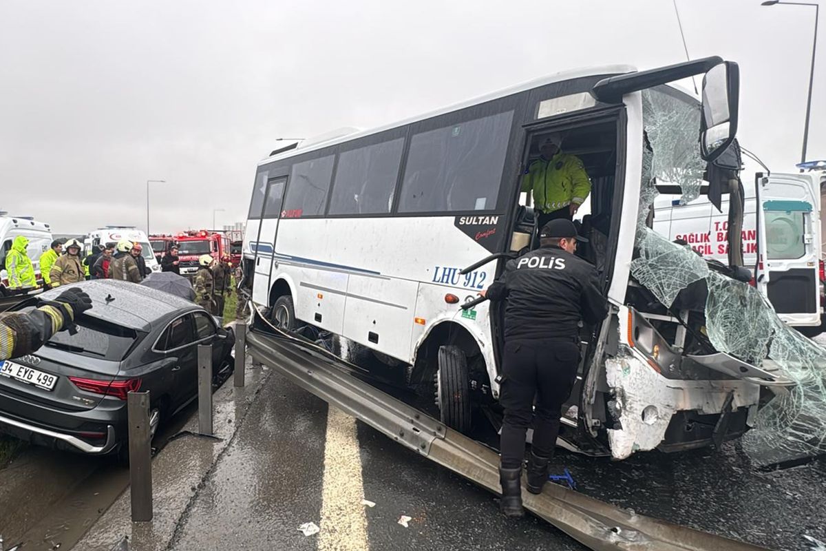 İstanbul'daki zincirleme kazada mucize! Şehit polis hayata döndü