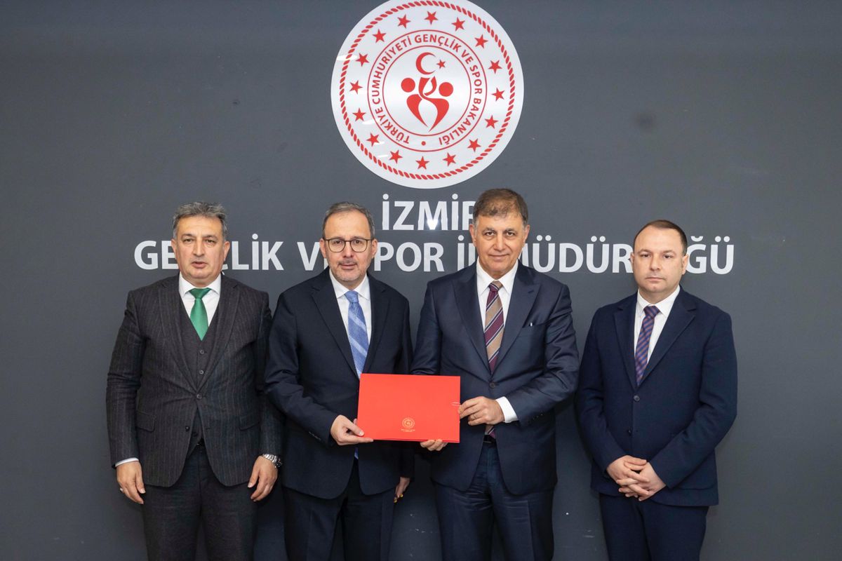 İzmir'de Karşıyaka Stadı'nın inşaatı için protokol imzalandı