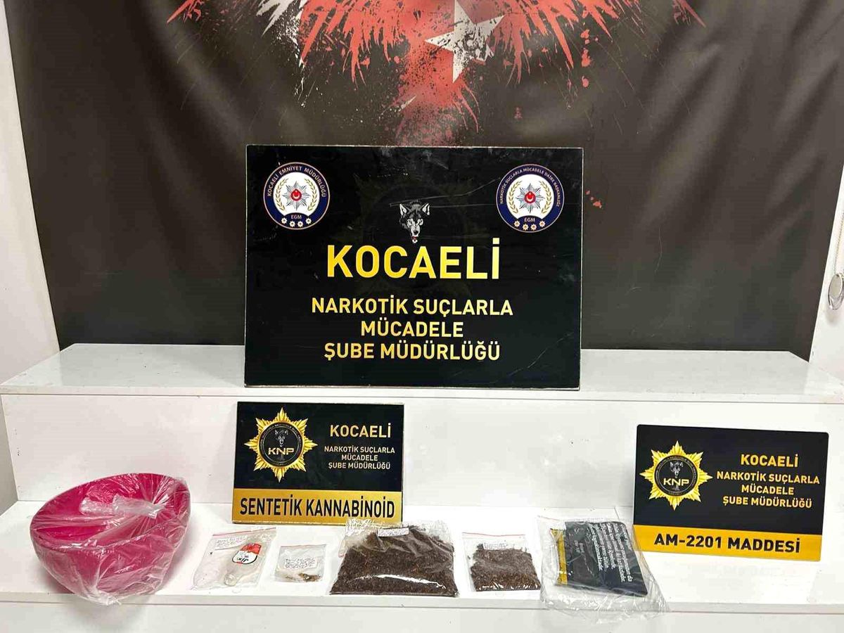 Kocaeli'de 4 bin 920 adet uyuşturucu hap ele geçirildi