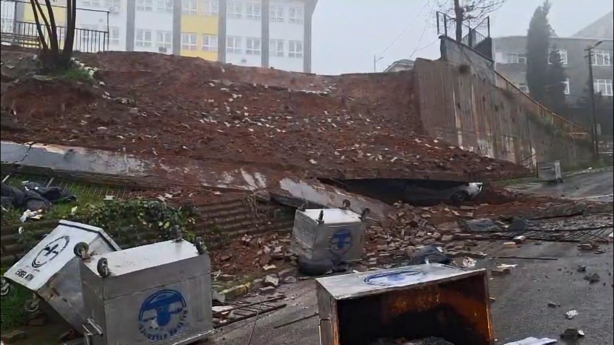 Maltepe'de ortaokulun istinat duvarı çöktü - 1
