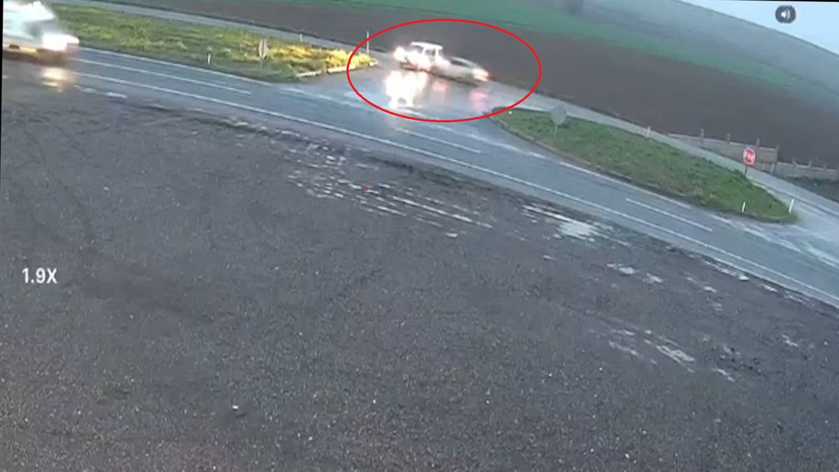Diyarbakır'da otomobil ile hafif ticari araç çarpıştı: 4 yaralı