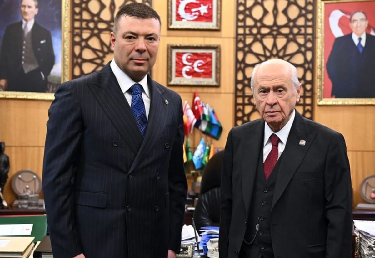 Özgür Bayraktar kimdir? Özgür Bayraktar kaç yaşında, nereli, hangi görevlerde bulundu?