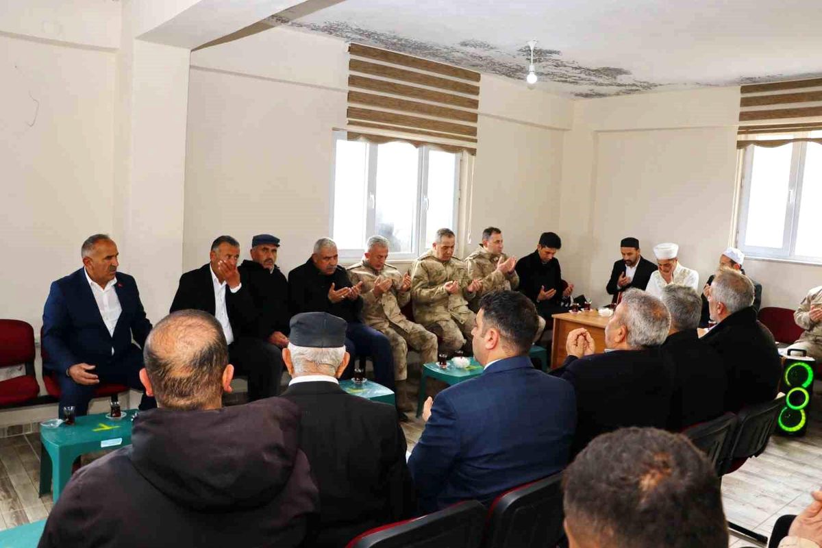 Siirt'te şehitler dualarla anıldı