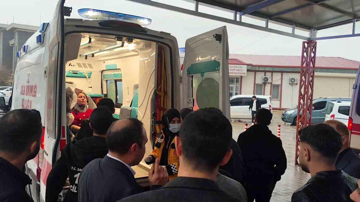 Şırnak'ta okul servisi şarampole devrildi: 4'ü öğrenci 5 yaralı