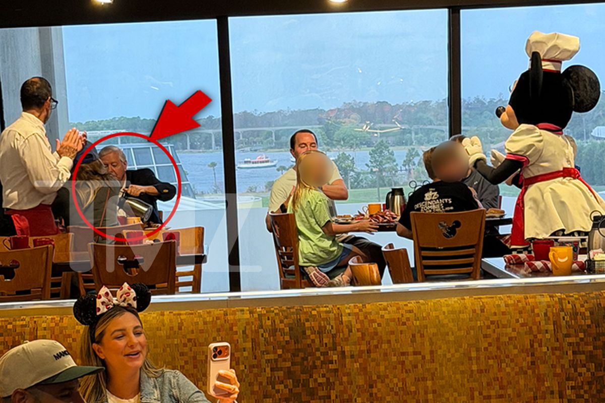 Skandal fotoğraf! Savaşı kışkırtıp soluğu Disney World'de aldı