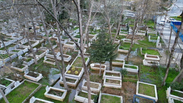 arnavutkoyde mezarlik sular al 19704421 6143 3 m