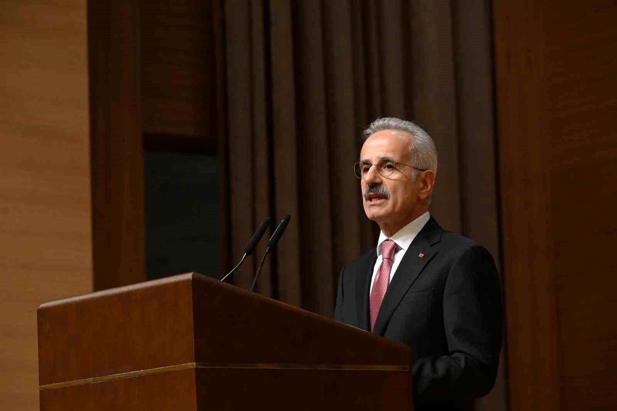 Bakan Uraloğlu: "5G hizmetlerini 2 yıl içerisinde ülkemizin her bir noktasında vatandaşlarımızın hizmetine...