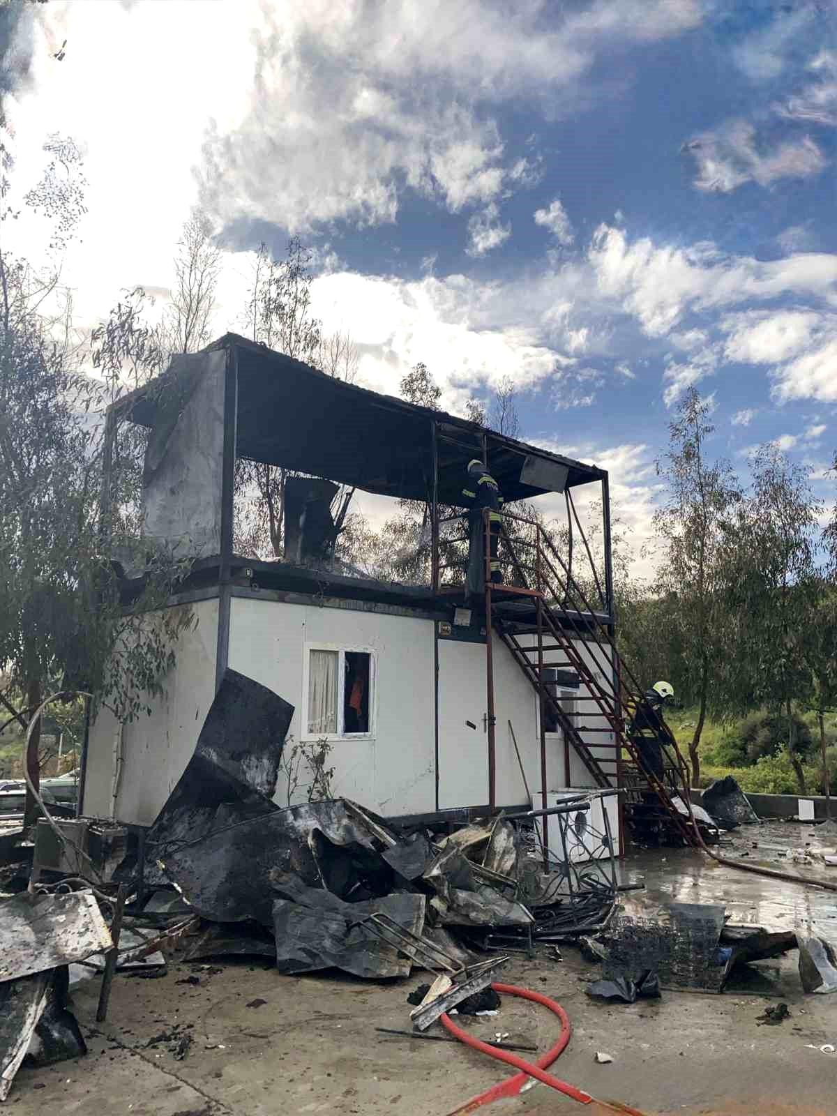 Bodrum'da konteyner yangını