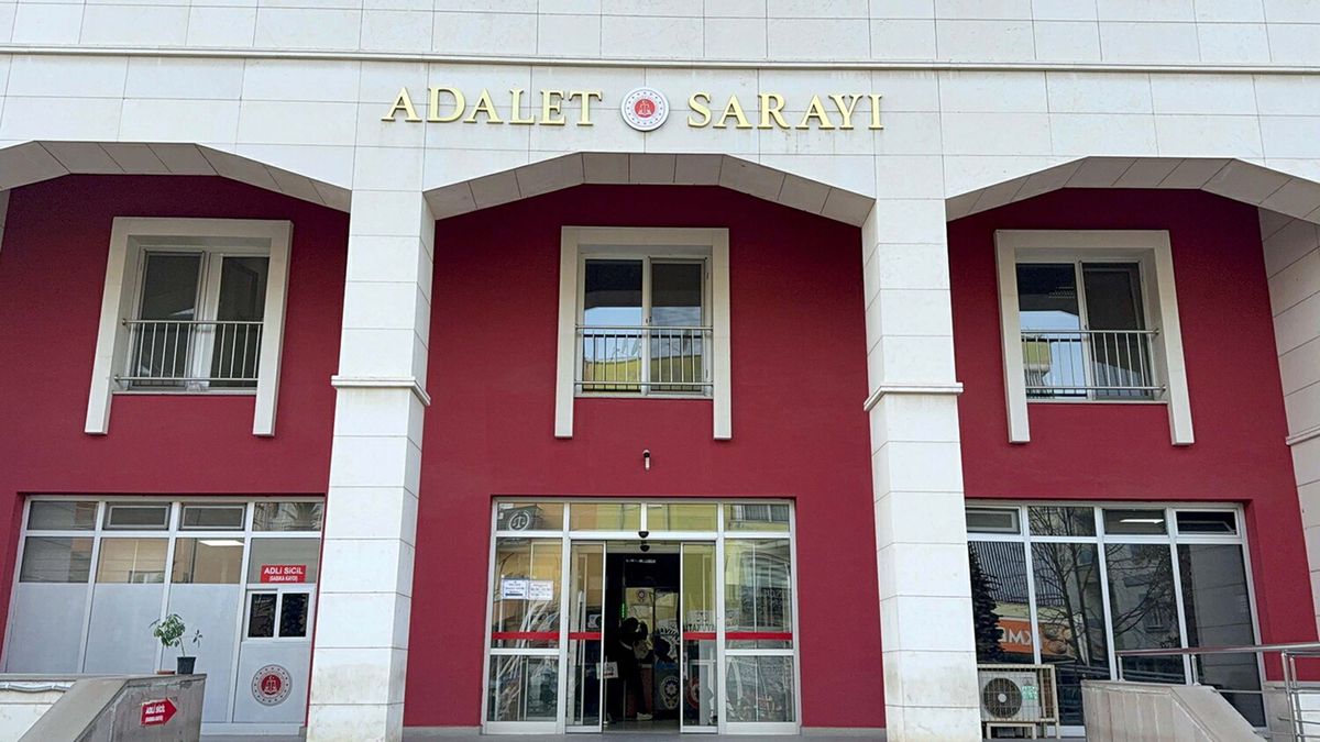 Boşanma aşamasındaki eşinin ailesinin evini bastı; 4 ölü