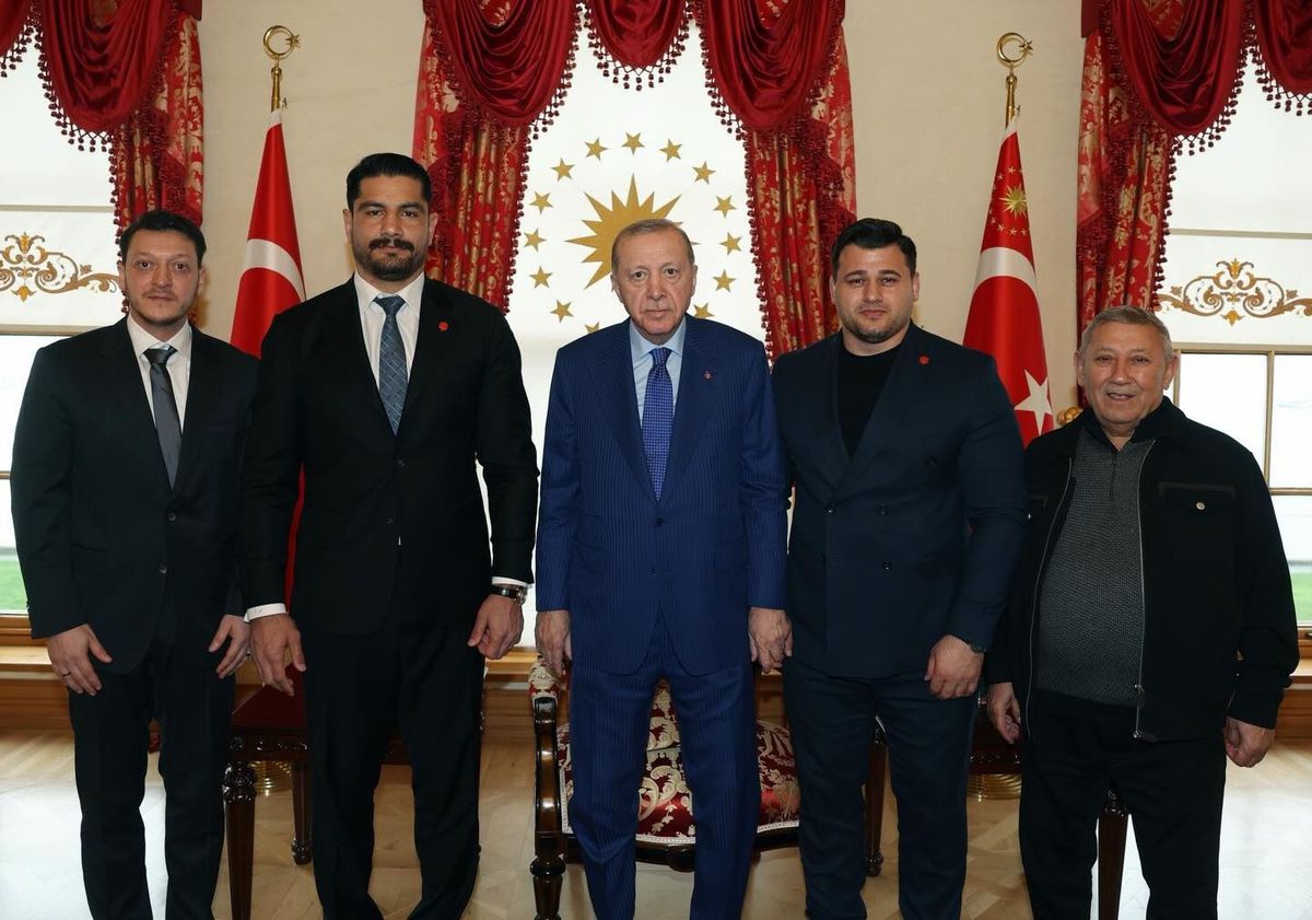 Cumhurbaşkanı Erdoğan, Türkiye Güreş Federasyonu Başkanı Taha Akgül'ü kabul etti