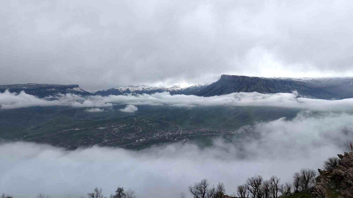 Derecik'te sisli manzara mest etti