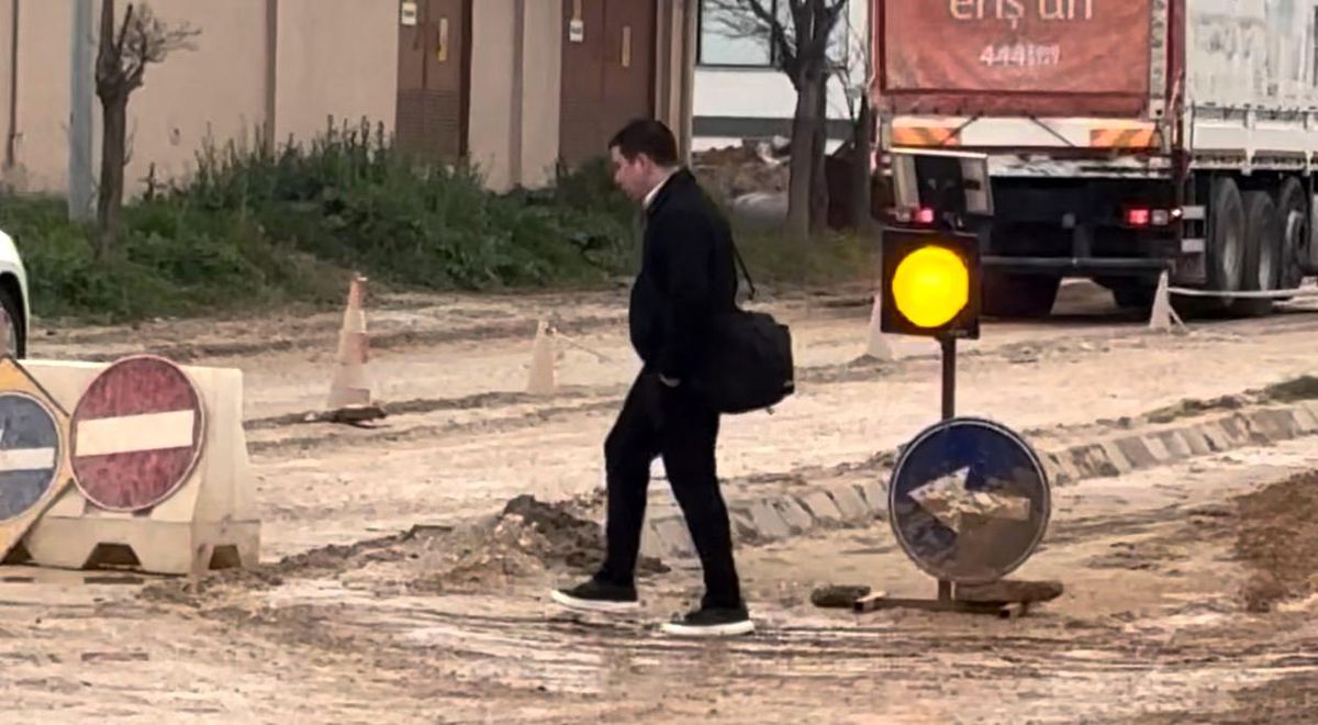 Edirne'de bozuk yollar sürücüleri ve yayaları canından bezdirdi