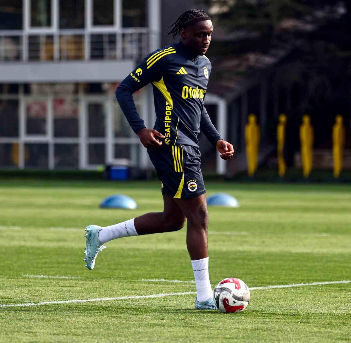 Fenerbahçe'de ara sona erdi, derbi mesaisi başladı