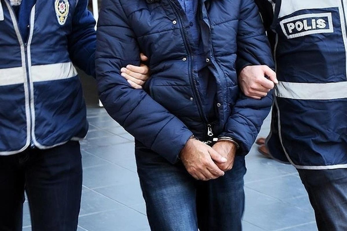 FETÖ'ye ağır darbe! 5'i aktif görevde 12 şüpheli için gözaltı kararı