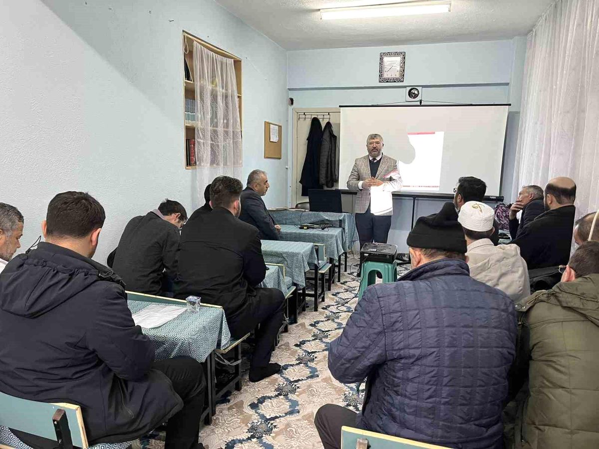 Hisarcık'ta din görevlilerine "Vaaz Becerilerini Geliştirme" konulu eğitim