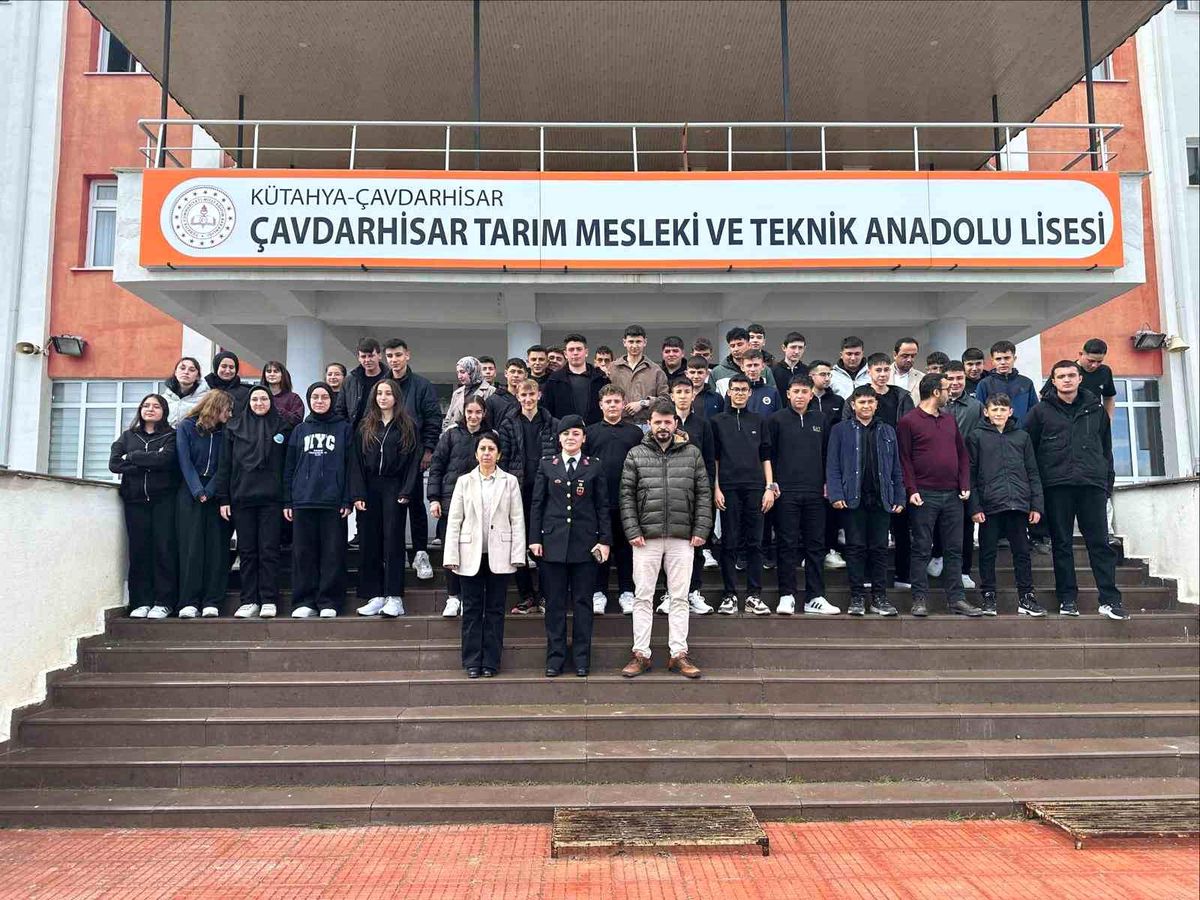 Jandarmadan öğrencilere tanıtım