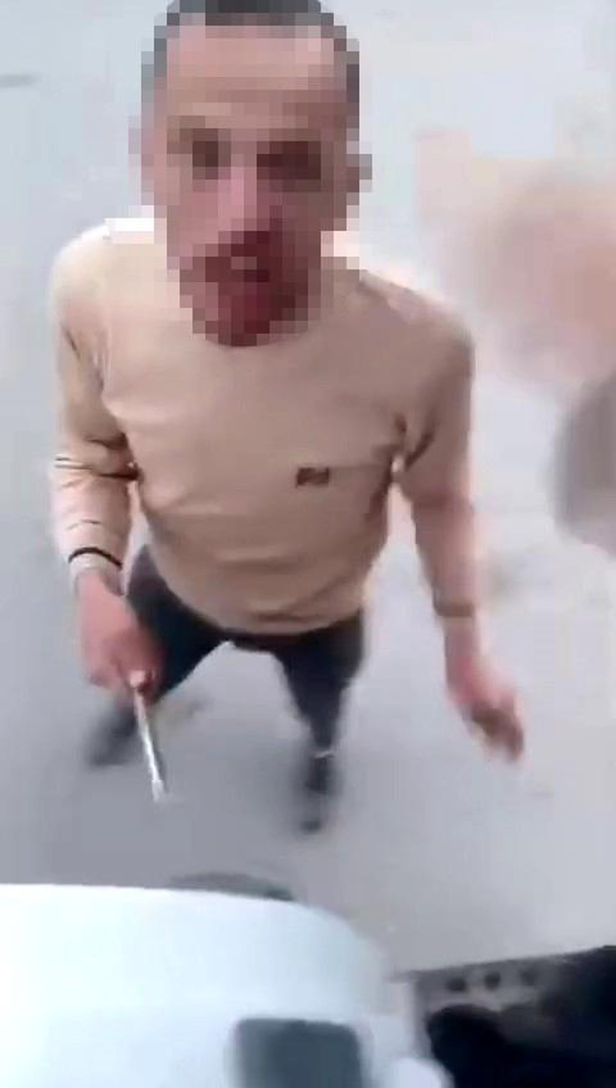 Kazaya sinirlenen tırcı 'Aynama vurdun' deyip, meslektaşına demir sopayla saldırdı