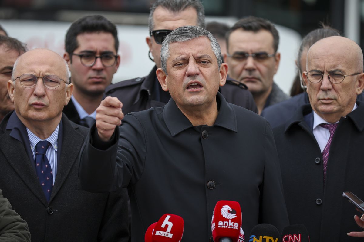 Özgür Özel apar topar programını iptal etti