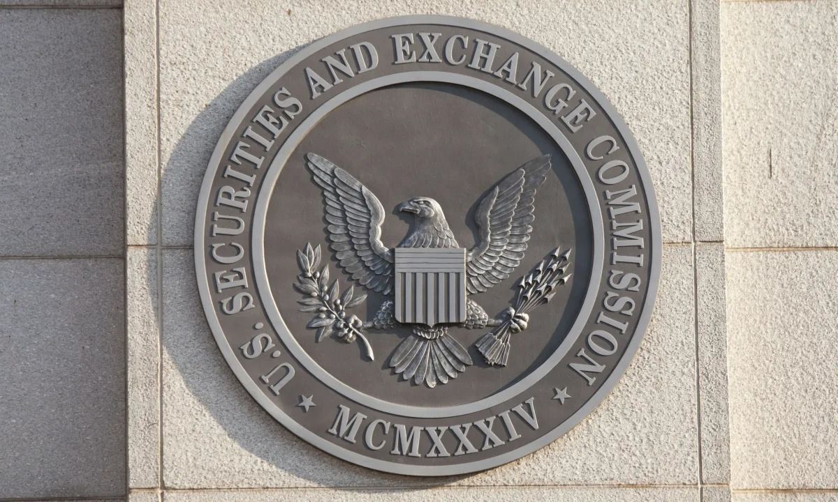 SEC'in eski icra direktörünün görevi tartışmaya açıldı