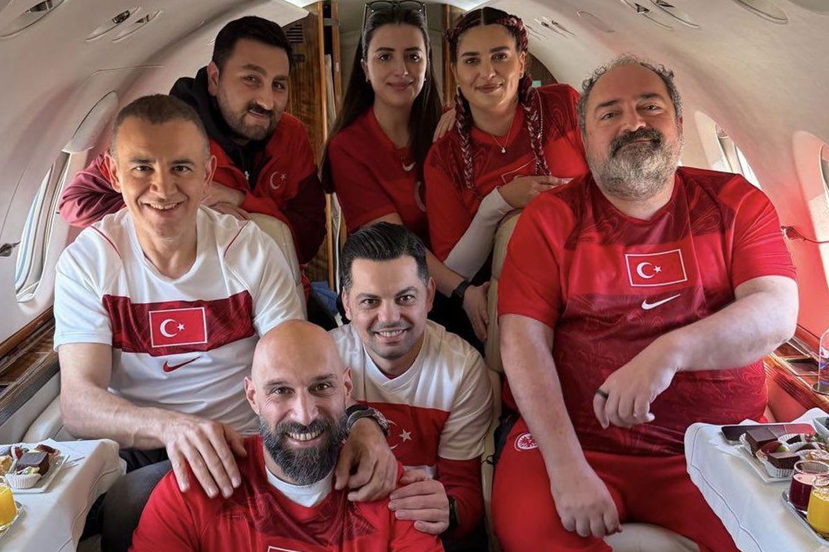 Yemeksepeti’nin kurucusu milli maçı izlemeye özel uçakla gitti