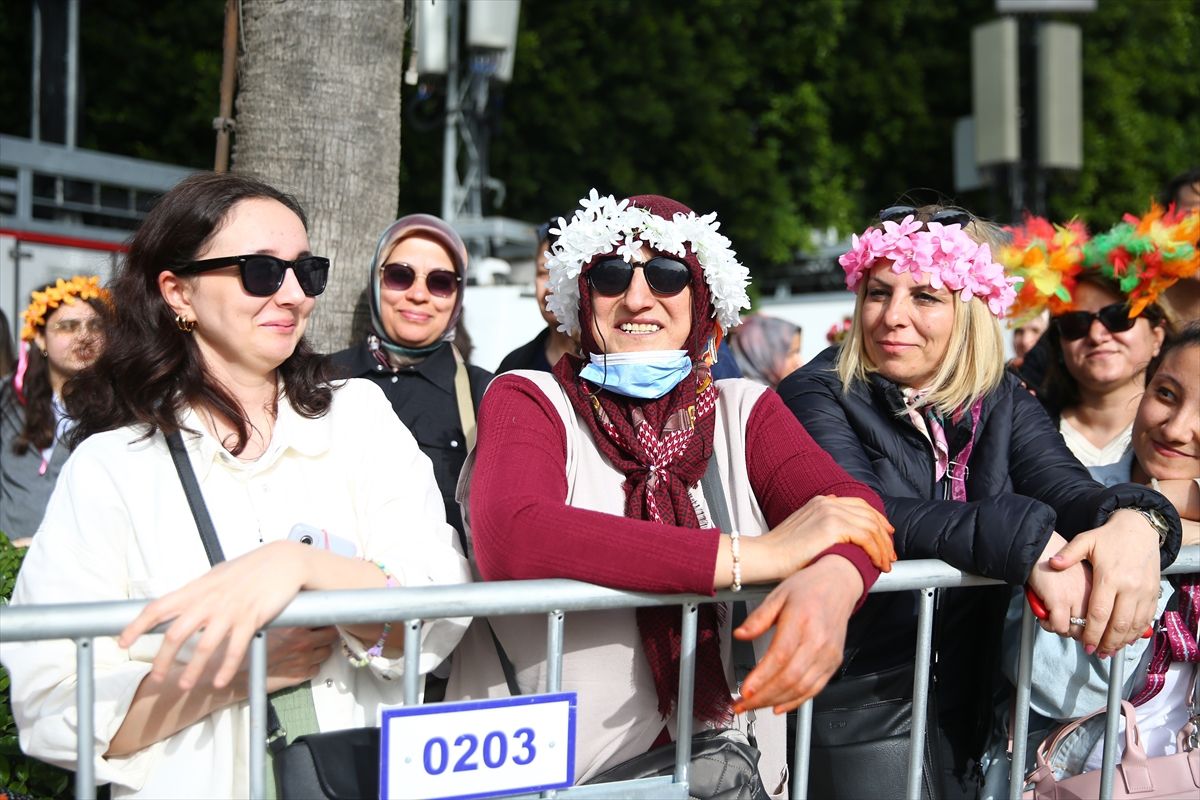 14. Uluslararası Portakal Çiçeği Karnavalı'nın kortej geçişi yapıldı