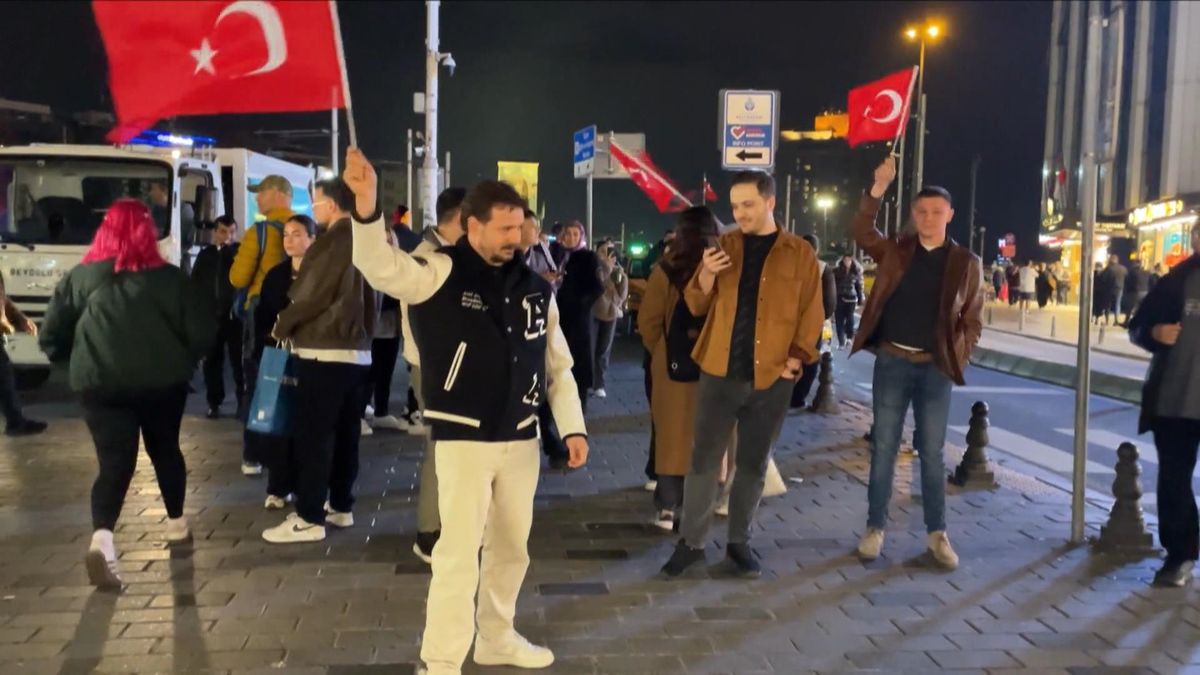 A Milli Takım'ın Dünya Kupası'na katılması Taksim'de kutlandı