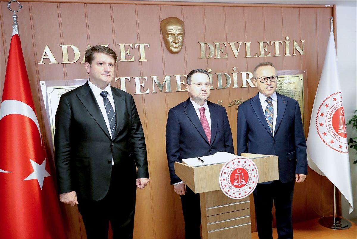 Adalet Bakanı Gürlek, Diyarbakır'da ziyaretlerde bulundu