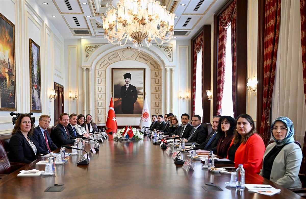 Adalet Bakanı Gürlek, Hollanda Adalet ve Güvenlik Bakanı Van Weel ile görüştü Açıklaması