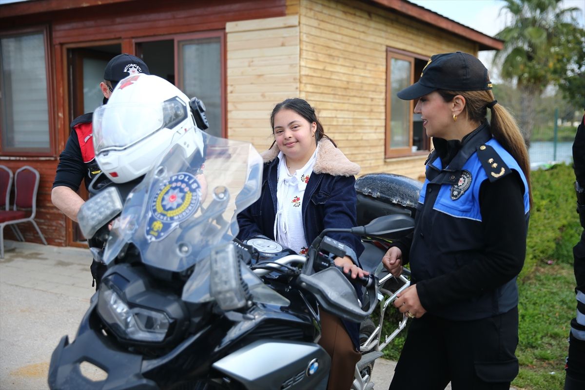 Adana'da Atlı Polis Grup Amirliği özel gereksinimli çocukları ağırladı