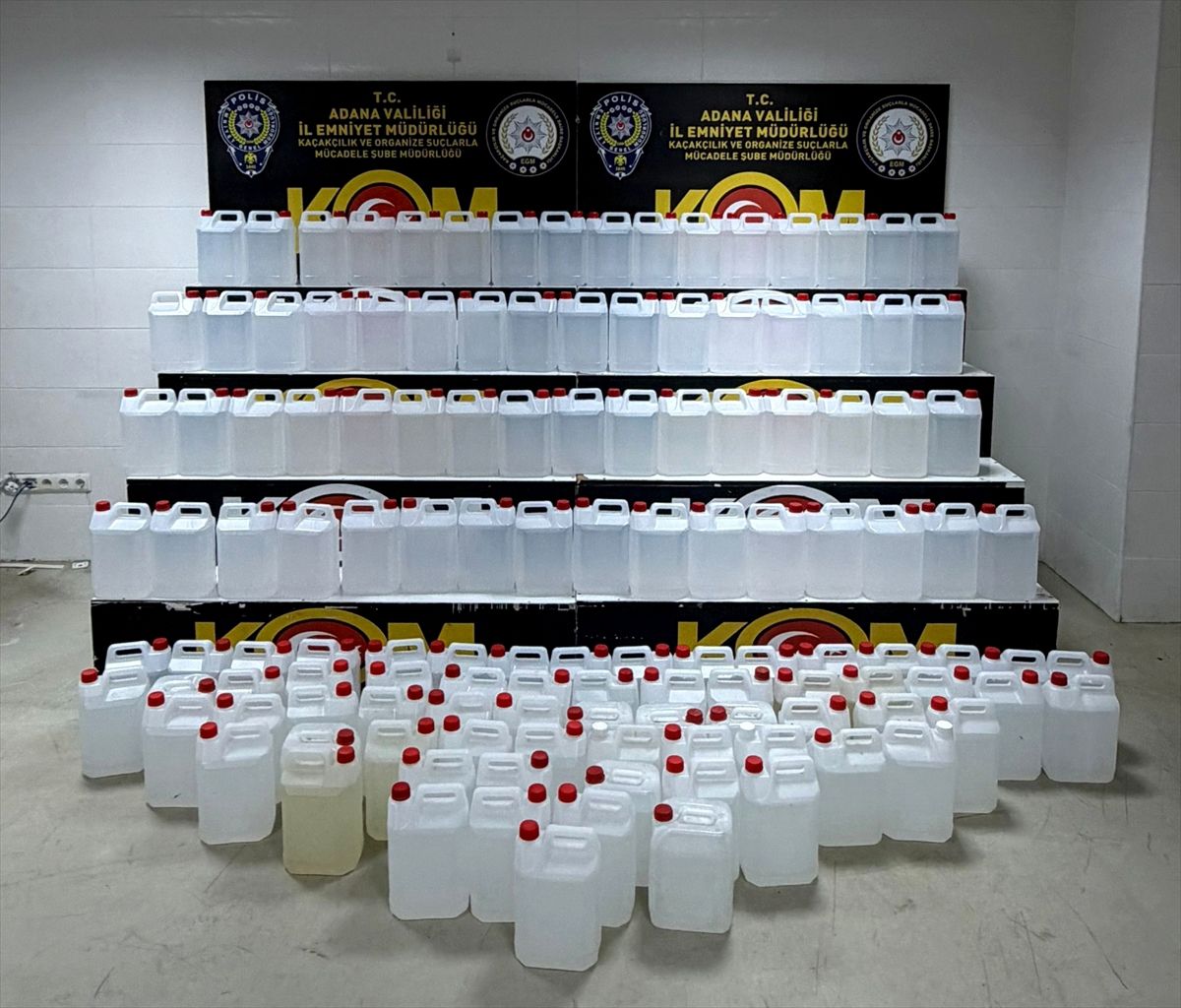 Adana'da kaçak 1865 litre etil alkol ele geçirildi