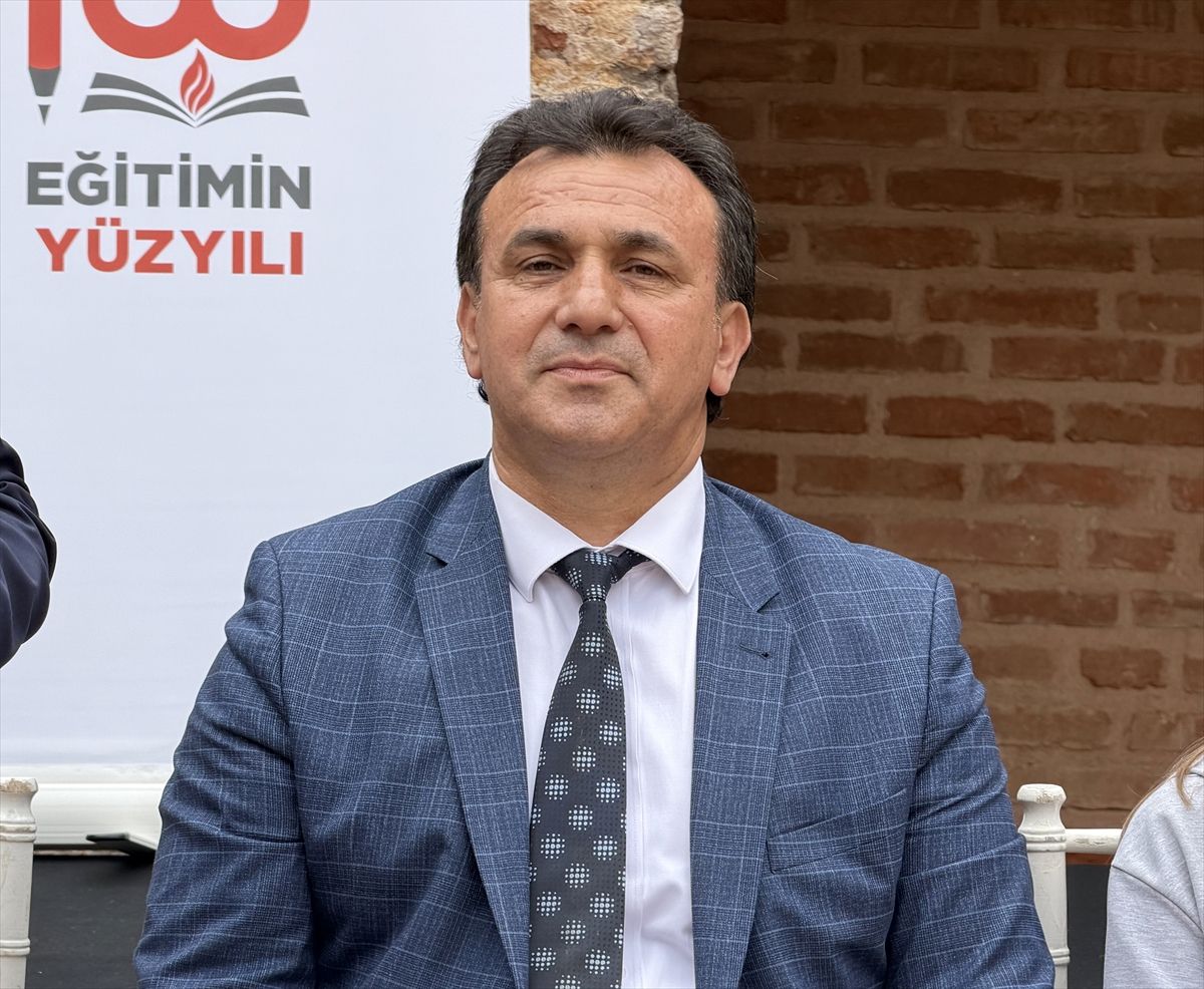 Alanya'da 800 öğrenci Kütüphane Haftası'nı tarihi Kızılkule'de kitap okuyarak kutladı