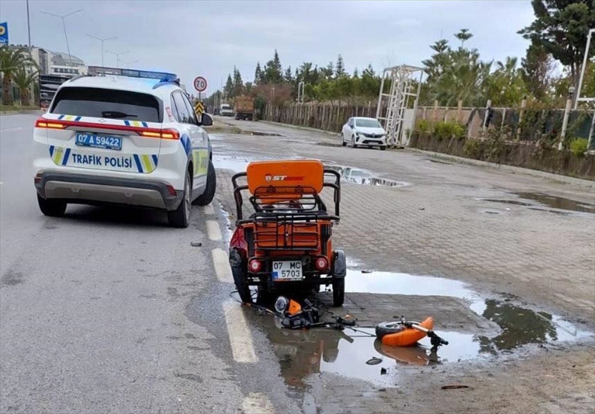 Alanya'da vinçle çarpışan elektrikli motosikletin sürücüsü öldü