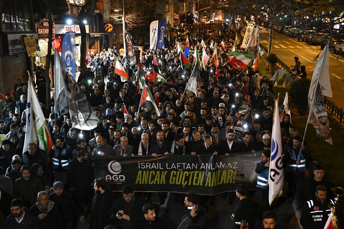 Anadolu Gençlik Derneğinden Fatih'te ABD ve İsrail karşıtı protesto