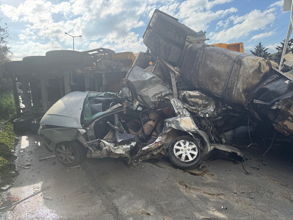 Anadolu Otoyolu'nda meydana gelen zincirleme trafik kazasında 2 kişi öldü