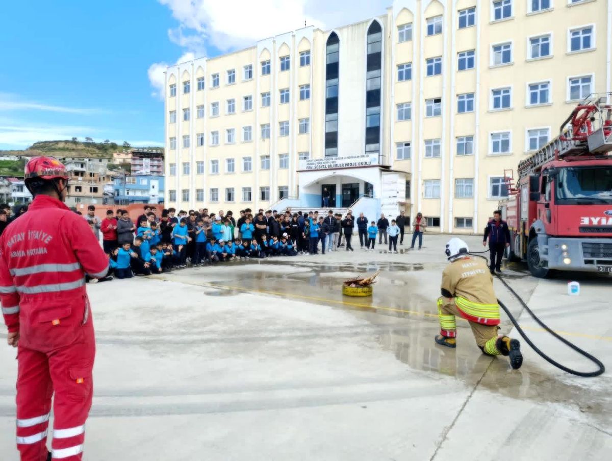 Antakya'da öğrencilere yangın eğitimi verildi