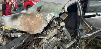 Antalya'da tır ile otomobilin çarpışması sonucu 2 kişi yaralandı