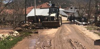 Antalya'nın Elmalı ilçesinde sağanak tarım arazilerine zarar verdi