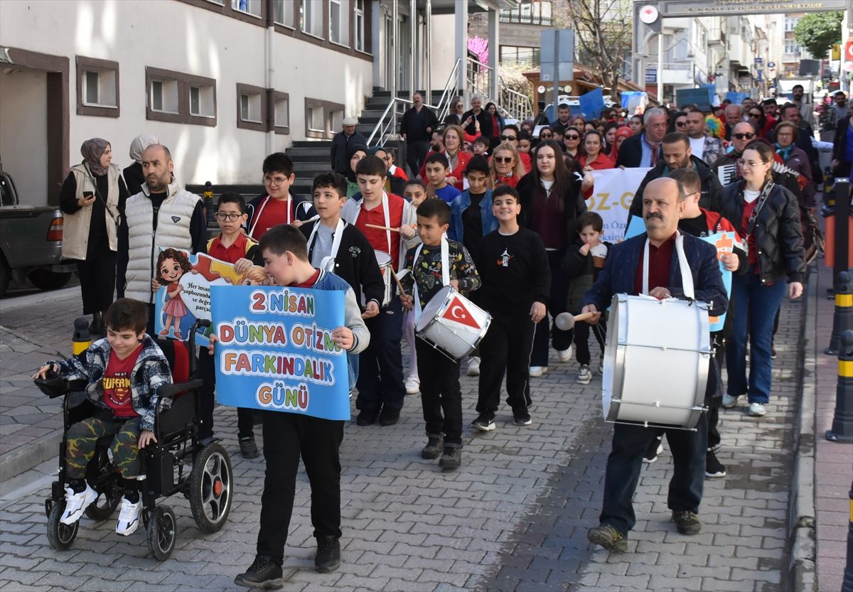 Artvin'de otizm farkındalığı yürüyüşü düzenlendi