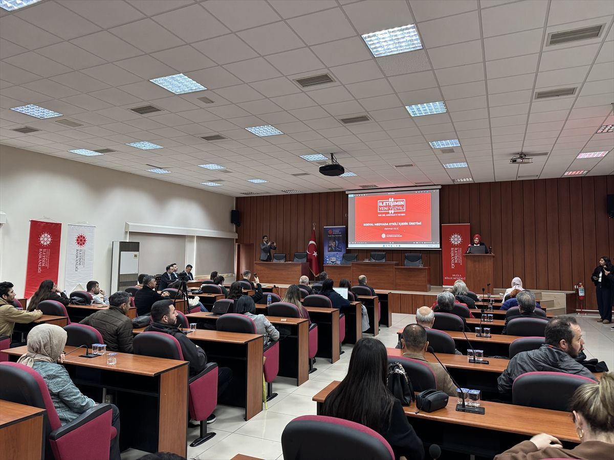 Aydın'da gazetecilere "yapay zeka" ve "yeni medya" eğitimi
