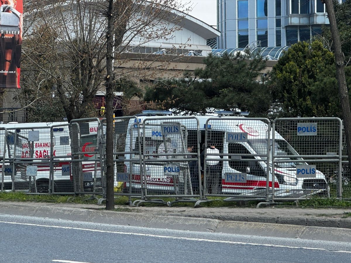 Beşiktaş'ta silah sesleri duyulması üzerine bölgeye polis ekipleri sevk edildi